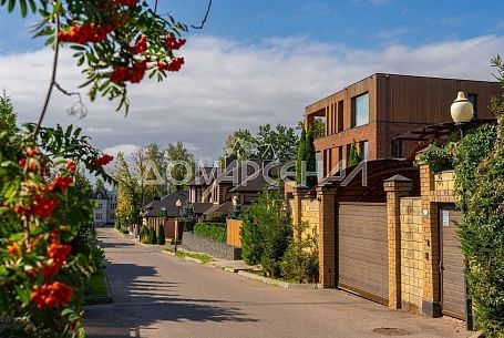 Купить дом в коттеджном поселоке Лесная слобода