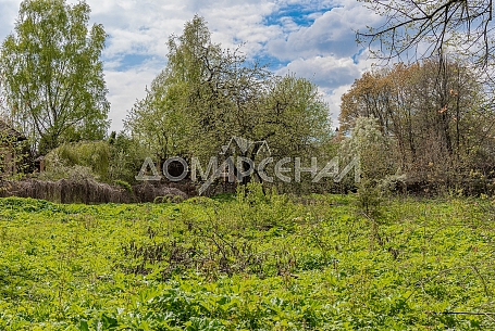 Коттеджный поселок 10422 Красное. Видовой лесной участок рядом с рекой 