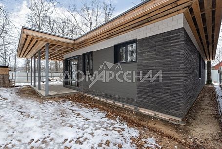 11033 Газопровод. Современный одноэтажный дом с гаражом рядом с метро