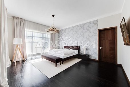 Продажа коттеджей в КП 9507 Пенино. Загородный коттедж с бассейном на просторном участке