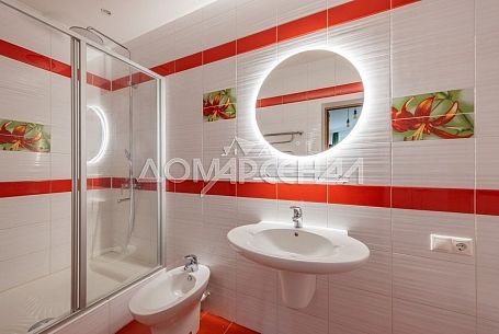 Коттеджный поселок 11533 КП Росинтер-2. Просторный особняк, утопающий в зелени ухоженного участка