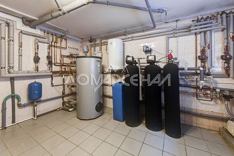 КП 9507 Пенино. Загородный коттедж с бассейном на просторном участке