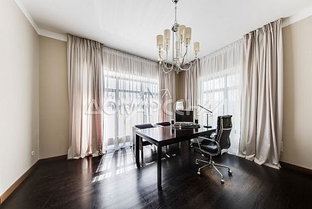 КП 9507 Пенино. Загородный коттедж с бассейном на просторном участке