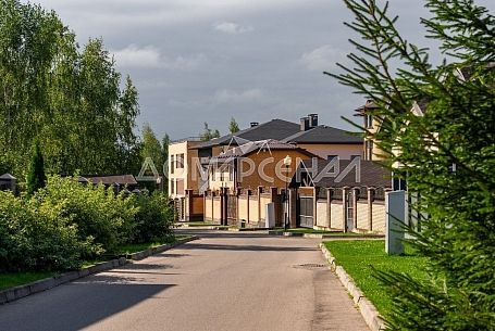 Купить дом в коттеджном поселоке Лесная слобода