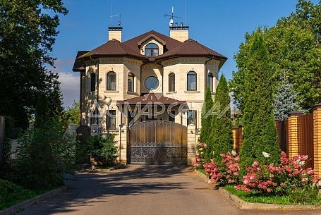 Купить дом в коттеджном поселоке Лесная слобода