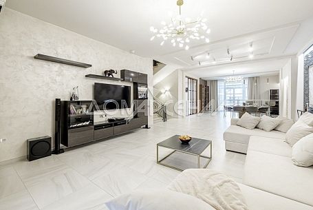 Западная резиденция