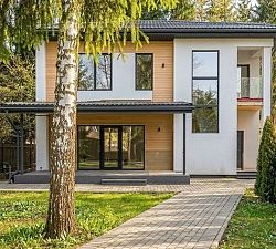 11494 КП Колос-1. Новый дом в окружении леса