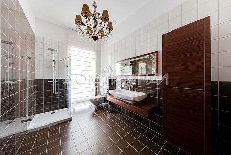 Купить коттедж в КП 9507 Пенино. Загородный коттедж с бассейном на просторном участке