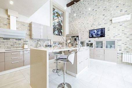 Западная резиденция