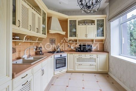 КП 11533 КП Росинтер-2. Просторный особняк, утопающий в зелени ухоженного участка