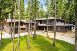 10888 Рожновка. Современный коттедж на лесном участке