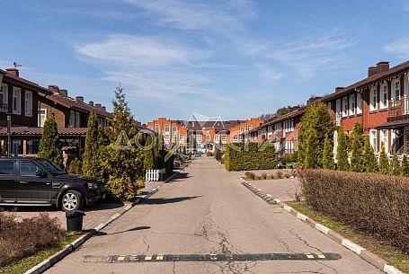 Купить участок в коттеджном поселоке Бристоль
