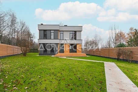 Работники МИД КП