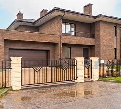 11541 КП Крекшино. Современный дом с отделкой в светлых тонах с большим участком