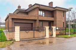 11541 КП Крекшино. Современный дом с отделкой в светлых тонах с большим участком