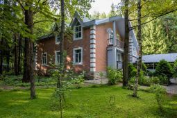 7973 КИЗ Пенаты. Великолепный коттедж в окружении лесного массива