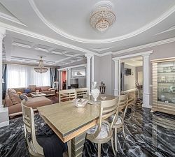 8840 КП Новая Ильичевка. Загородная усадьба с бассейном