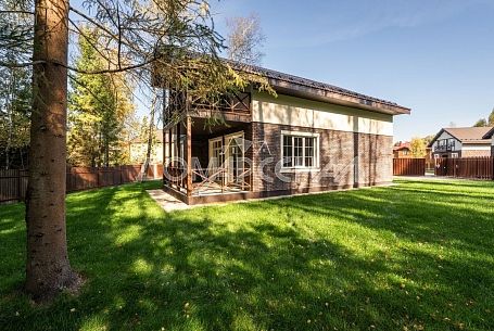 Продажа коттеджей в КП Лесное озеро