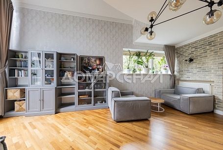 Коттеджный поселок 11533 КП Росинтер-2. Просторный особняк, утопающий в зелени ухоженного участка