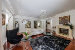 10735 КП Московский Писатель. Уютный коттедж с большой площадью остекления в охраняемом поселке