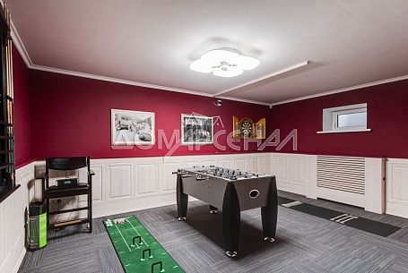 Продажа коттеджей в КП 9507 Пенино. Загородный коттедж с бассейном на просторном участке