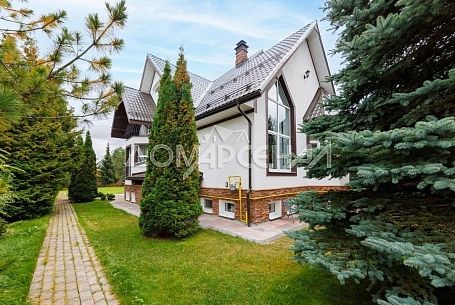 Коттеджный поселок 11533 КП Росинтер-2. Просторный особняк, утопающий в зелени ухоженного участка