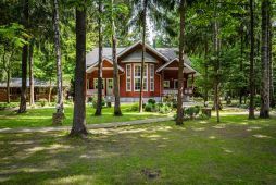 10450 КП Серебряный век. Деревянная усадьба с отделкой «под ключ» на большом лесном участке