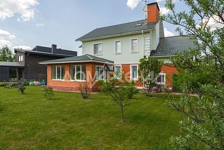 Продажа коттеджей в КП Изумрудная долина