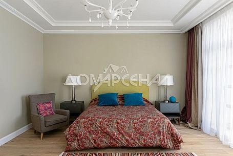Продажа таунхаусов в КП 10941 КП Парк Авеню. Трехэтажный таунхаус в классическом стиле