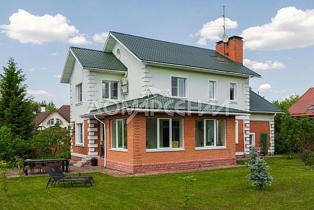Продажа коттеджей в КП Изумрудная долина