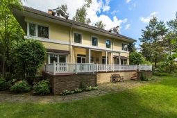 11060 КП Светлый. Уютная усадьба на участке с лесными деревьями