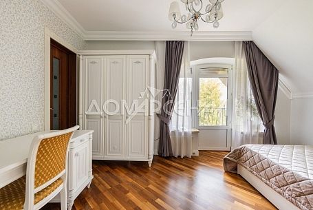 Коттеджный поселок 11533 КП Росинтер-2. Просторный особняк, утопающий в зелени ухоженного участка