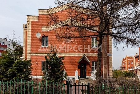 Коттеджный поселок 10646 Красная Пахра. Кирпичный торцевой таунхаус с центральными коммуникациями