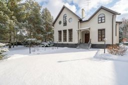 11057 КП Лесное озеро. Уникальный дом на участке c лесными деревьями