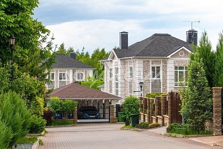 Купить дом в коттеджном поселоке Гайд Парк