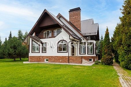 КП 11533 КП Росинтер-2. Просторный особняк, утопающий в зелени ухоженного участка